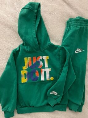 Nike Green Hoodie and Sweatpants Set with JUST DO IT. Graphic